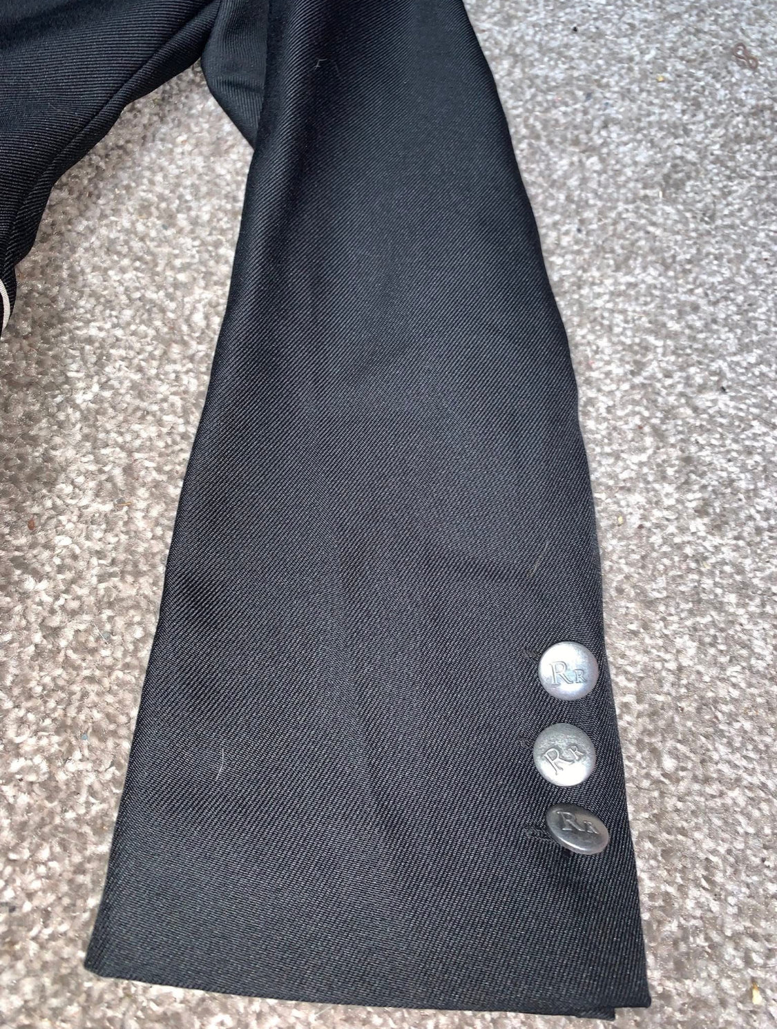 ✨ Preloved Black Show Jacket with Velvet Collar – Size 140 (Approx. 11/12yrs) ✨