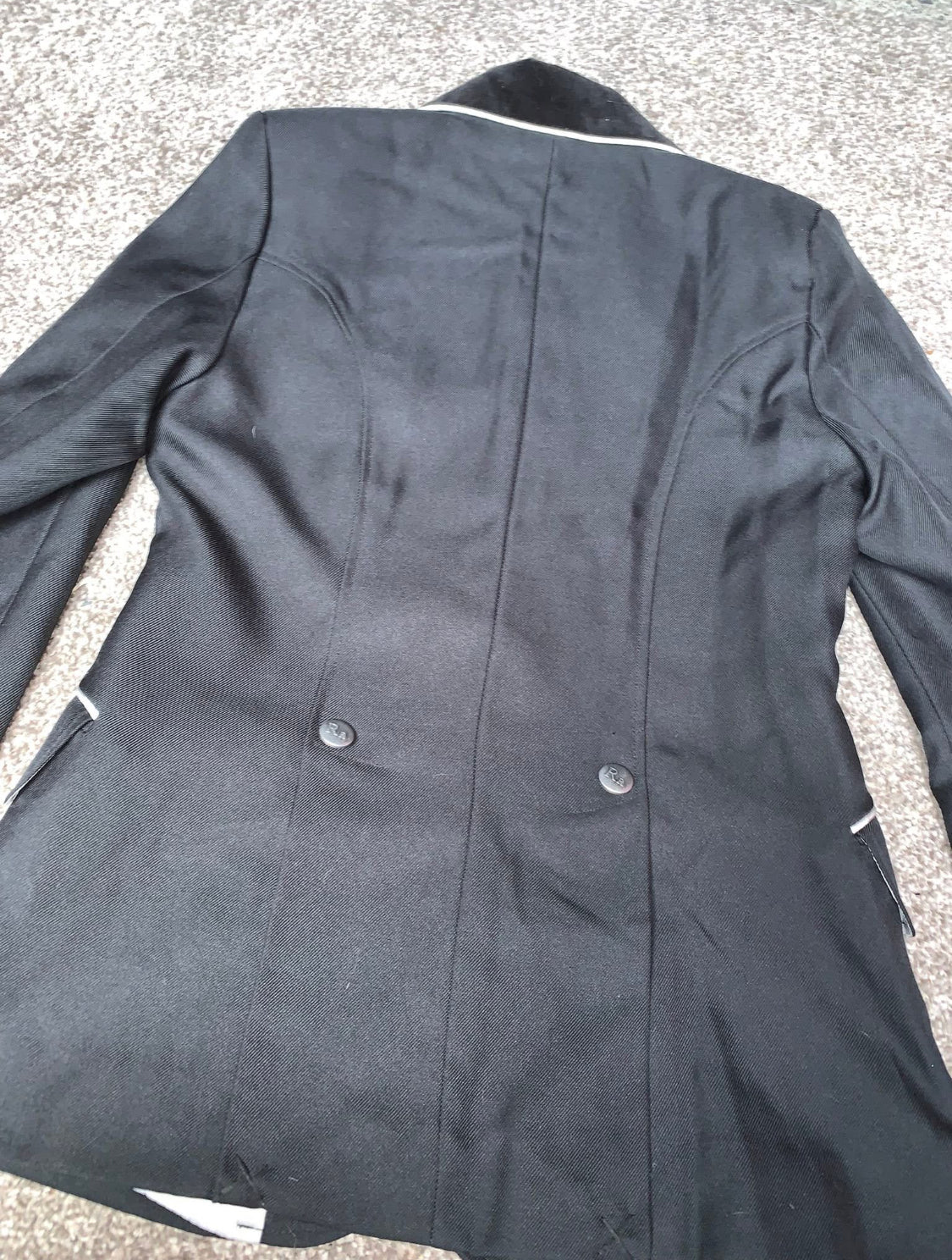 ✨ Preloved Black Show Jacket with Velvet Collar – Size 140 (Approx. 11/12yrs) ✨