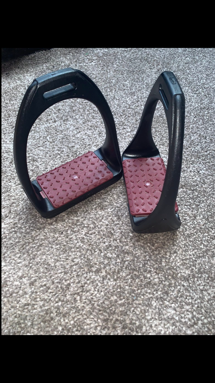 ๐ท Preloved but Like New Wine Compositi Stirrups โ Adults Large ๐ท