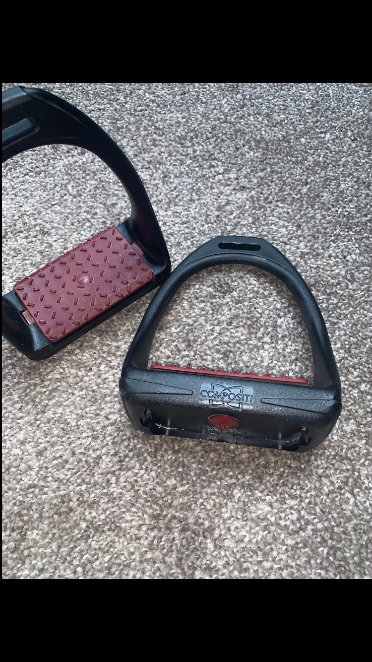 ๐ท Preloved but Like New Wine Compositi Stirrups โ Adults Large ๐ท