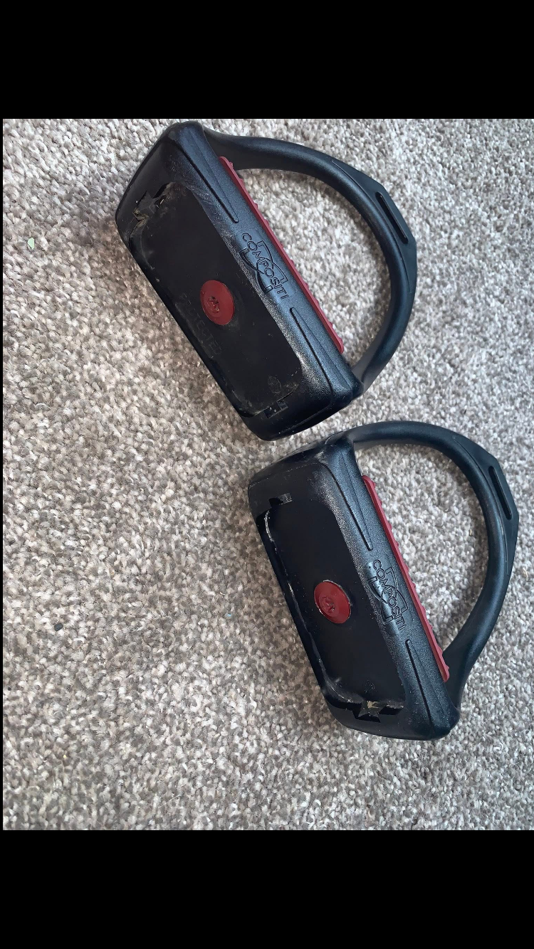 ๐ท Preloved but Like New Wine Compositi Stirrups โ Adults Large ๐ท