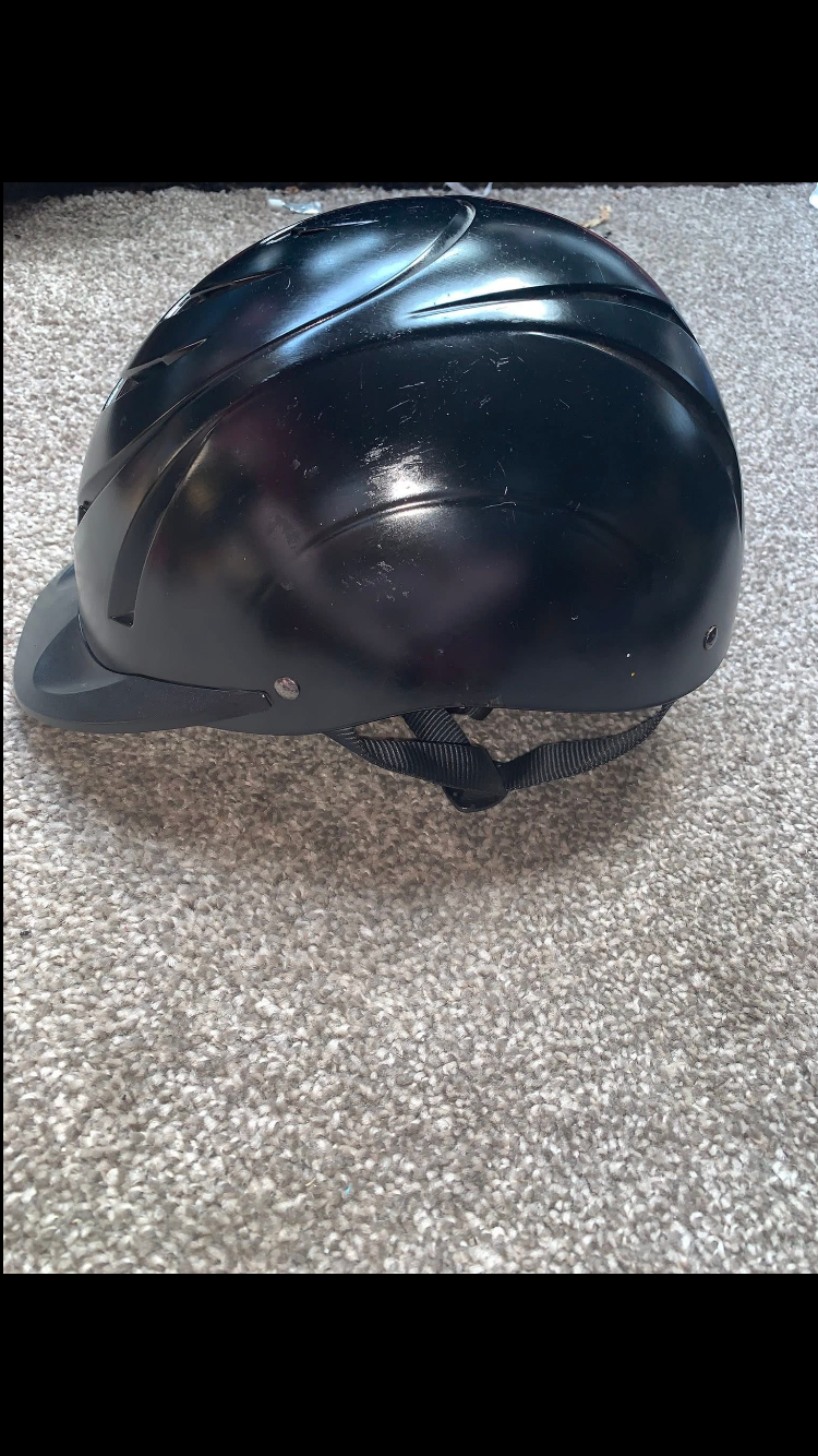 ๐ค Preloved Black Adults Helmet โ Size Small (51โ54cm) ๐ค