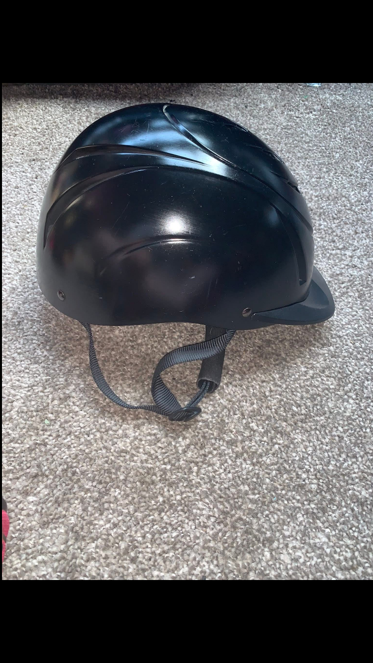 ๐ค Preloved Black Adults Helmet โ Size Small (51โ54cm) ๐ค