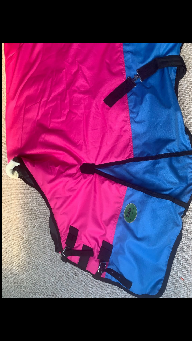 ๐ Brand New 6โ6ft 300g Heavy Turnout Rug โ Pink & Blue ๐