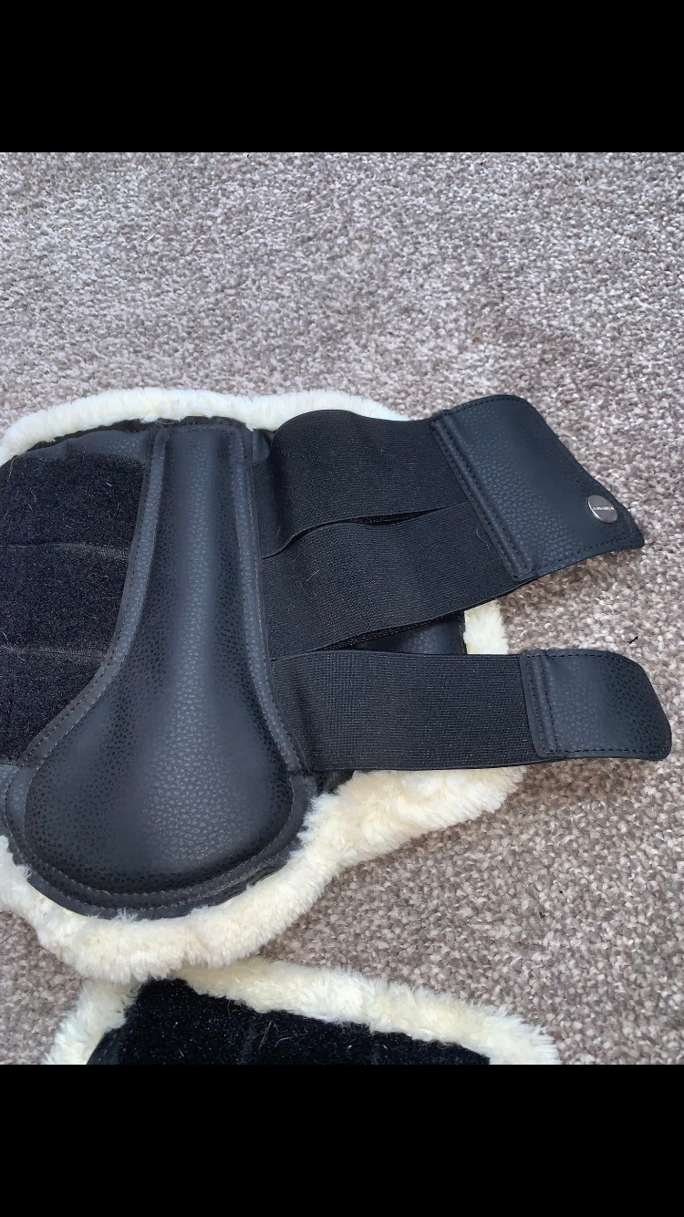✨ Like New Size Full Black Sheepskin Brushing Boots ✨