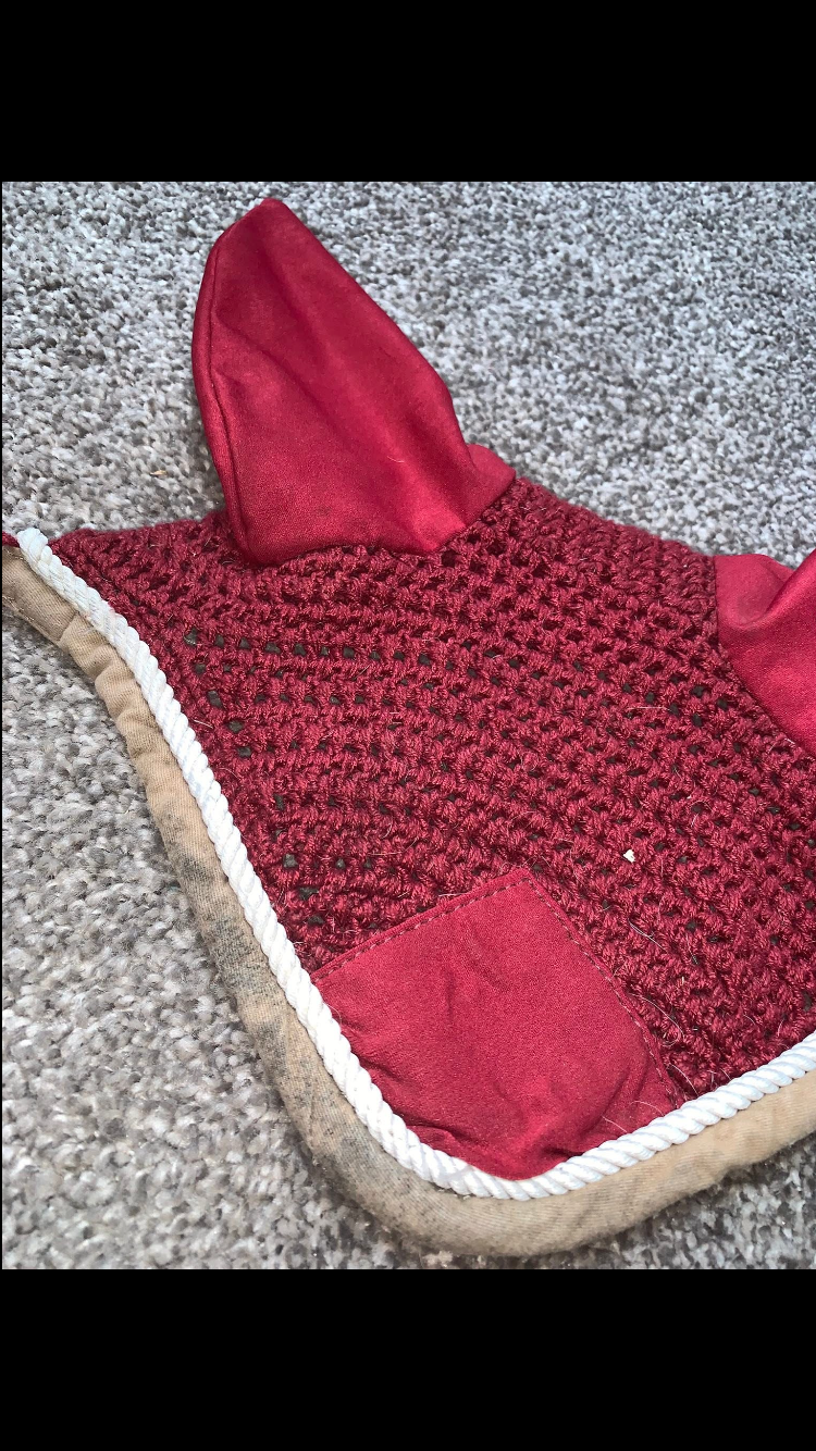 🍷 Preloved Equitheme Wine Ear Bonnet – Size Pony 🍷