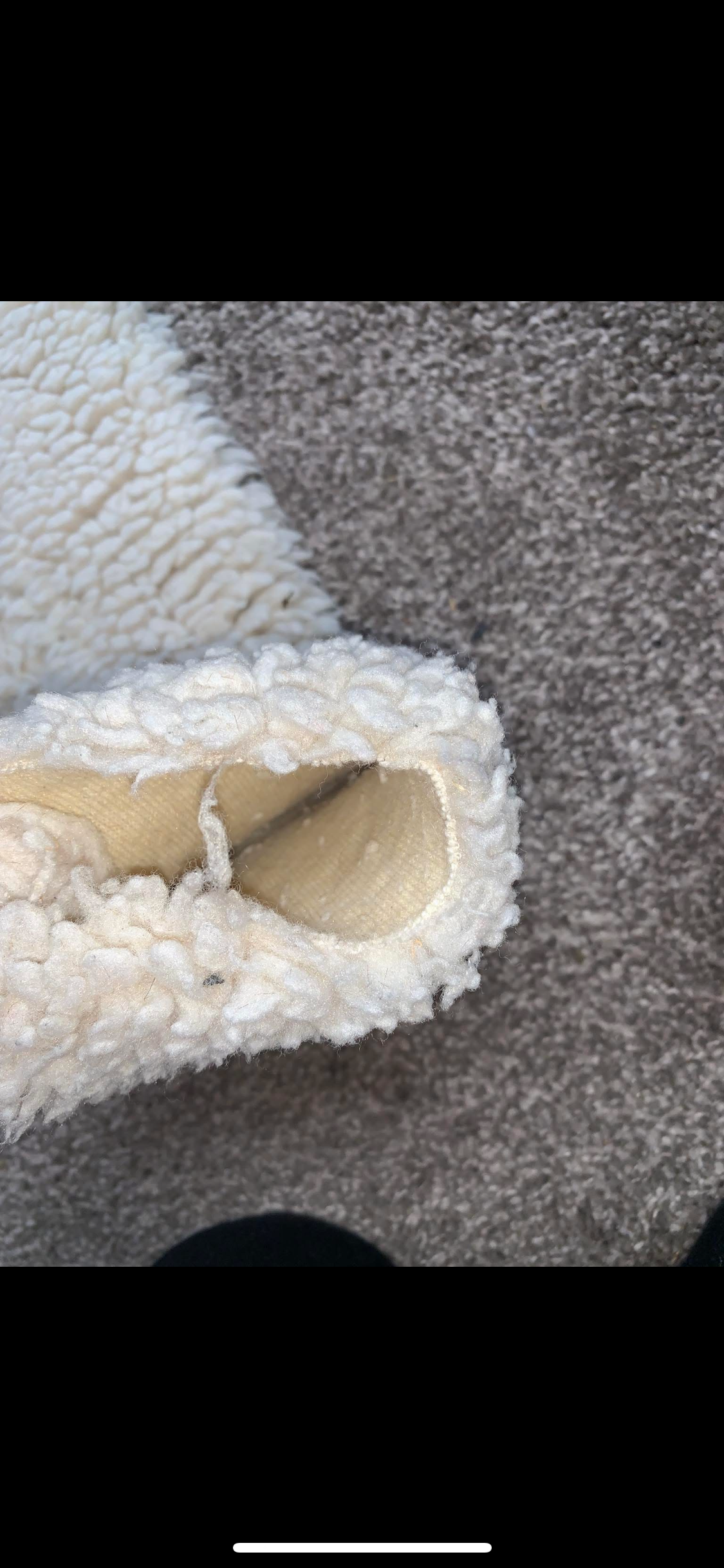 ✨ Preloved Thick White Sheepskin Girth Sleeve ✨