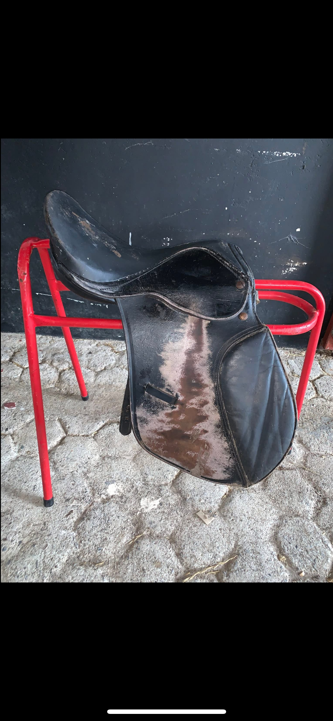 🖤🐴 Preloved Black Leather Saddle – 15” 🐴🖤