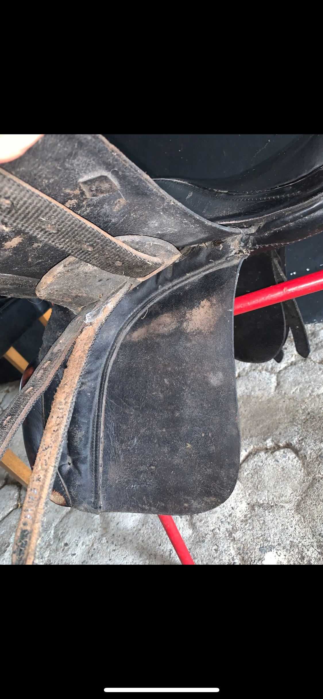 🖤🐴 Preloved Black Leather Saddle – 15” 🐴🖤