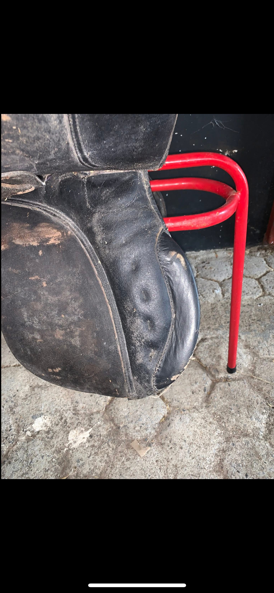 🖤🐴 Preloved Black Leather Saddle – 15” 🐴🖤