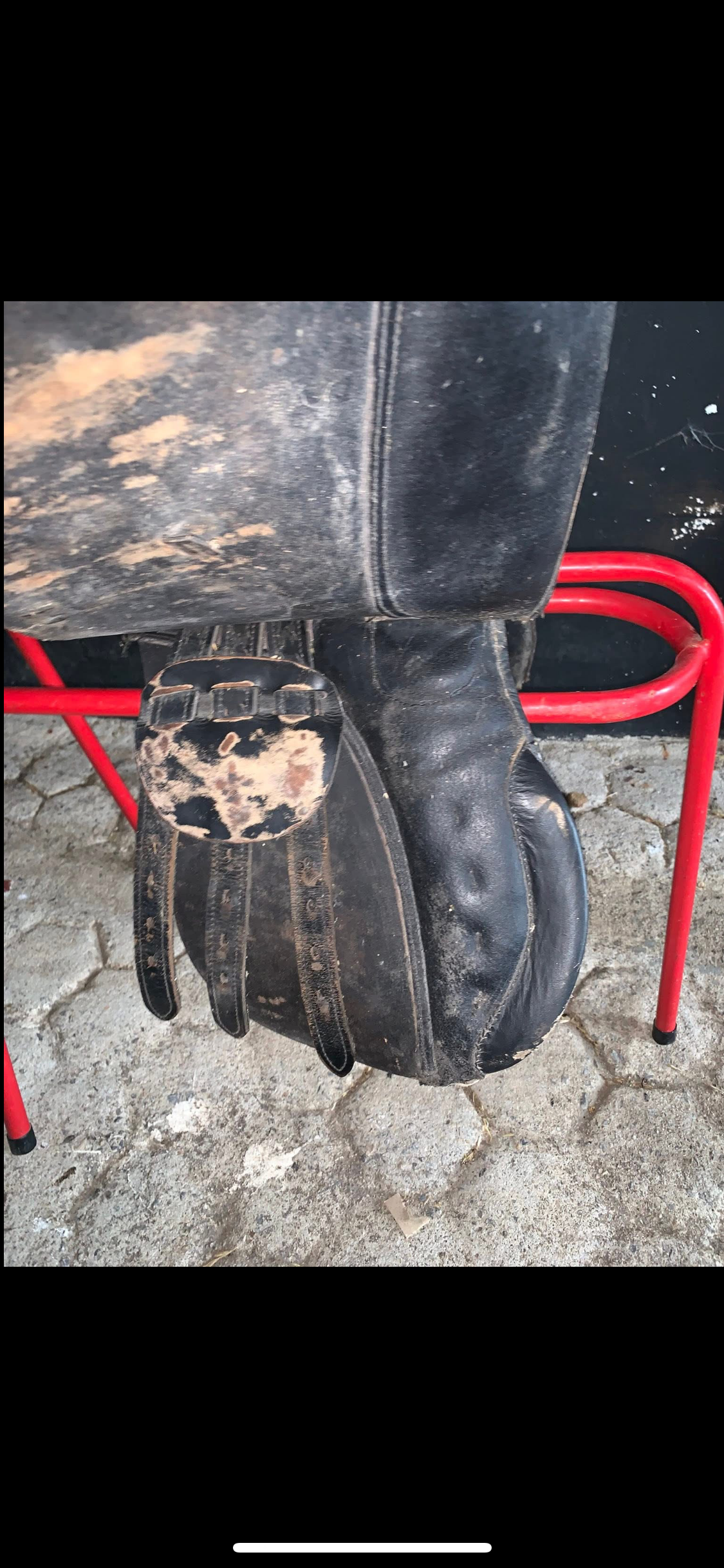 🖤🐴 Preloved Black Leather Saddle – 15” 🐴🖤