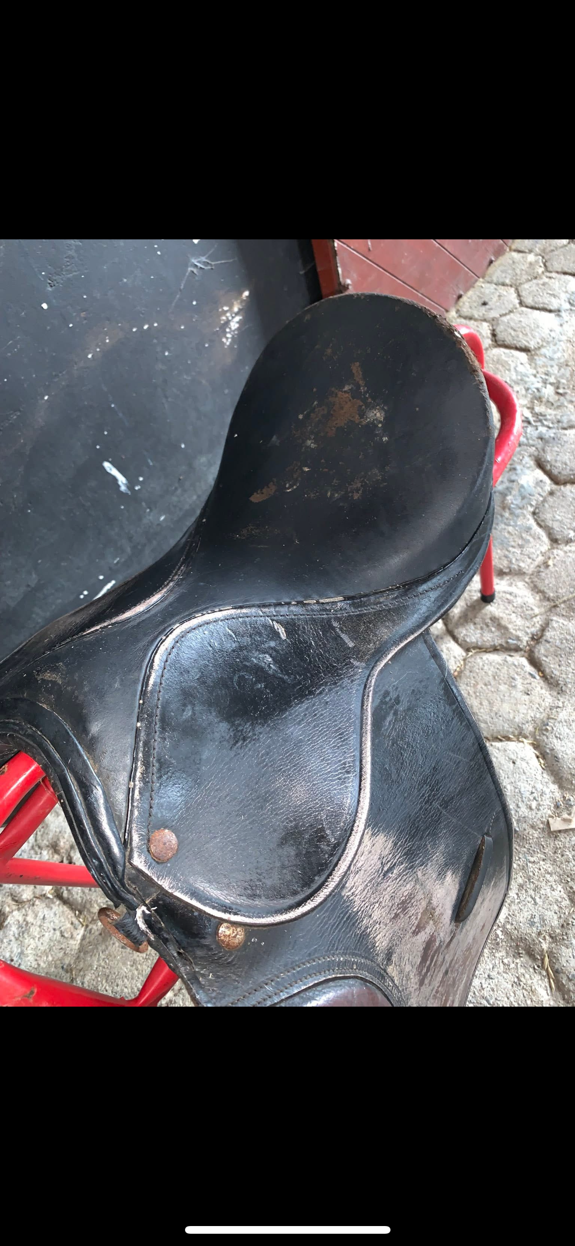 🖤🐴 Preloved Black Leather Saddle – 15” 🐴🖤