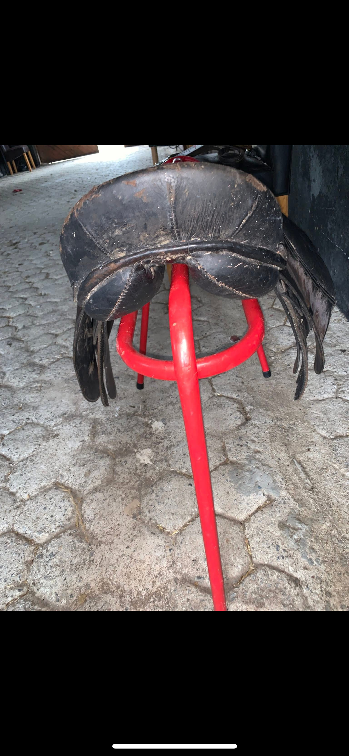 🖤🐴 Preloved Black Leather Saddle – 15” 🐴🖤