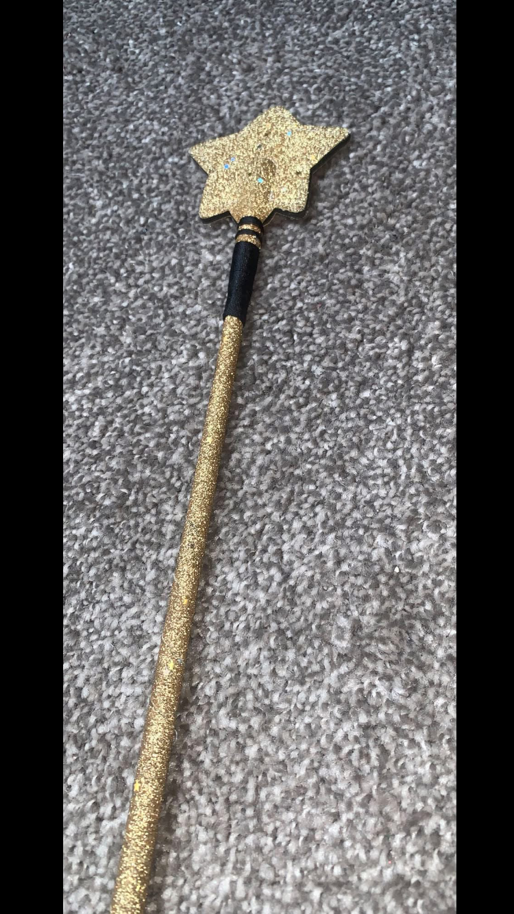 ⭐ Preloved Gold Glitter Star Whip ⭐