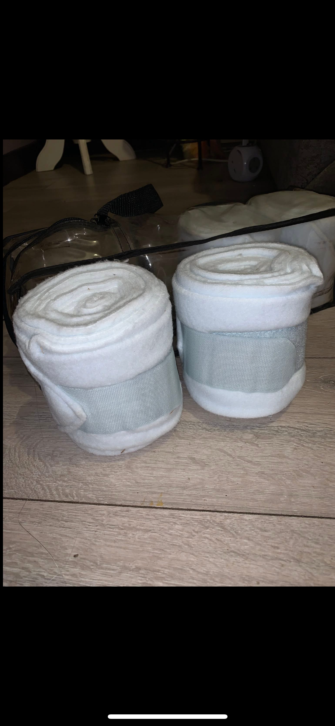 ⚪💙 Like New Full Set of Large Leg Bandages – White with Teal Hint 💙⚪